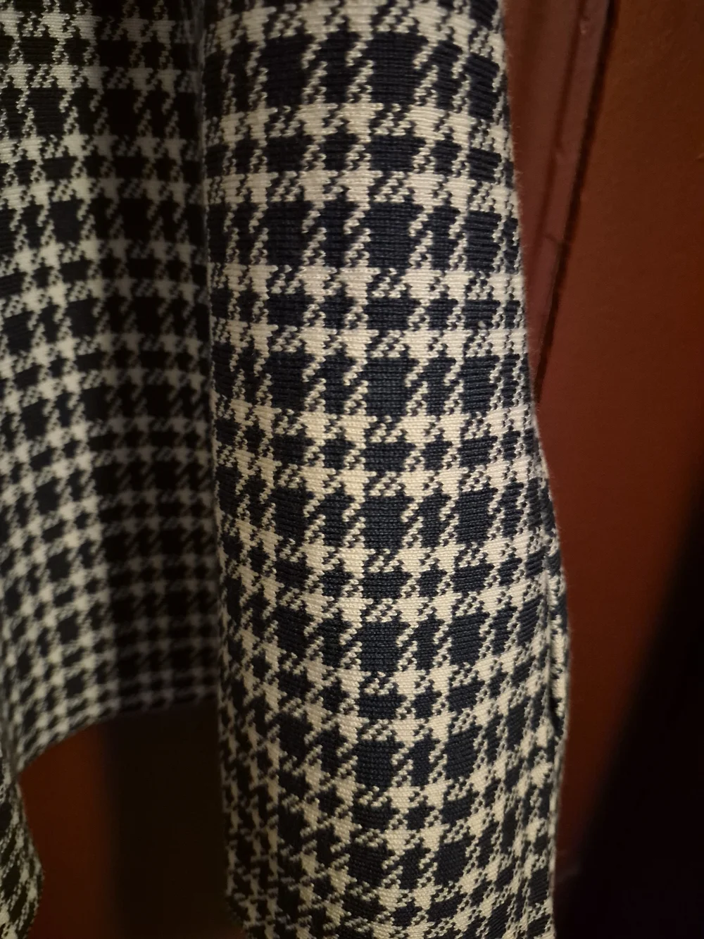Classic Concepts Women's Blue and White Houndstooth Flare Bottom Skirt - L